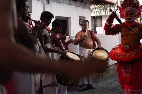 Muthappan dancing to chenda drumming