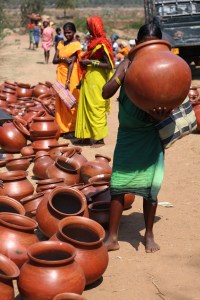 Pots for sale in Tokapal market
